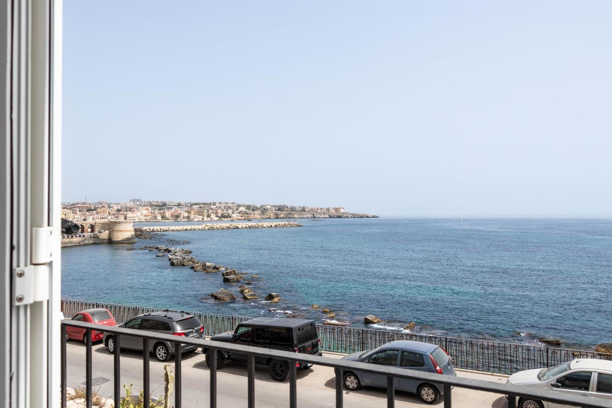 סירקוזה Fronte Mare Apartments מראה חיצוני תמונה